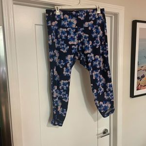 Old Navy Active Women’s floral leggings